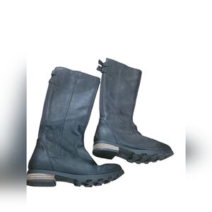 Sorel leather flat boots